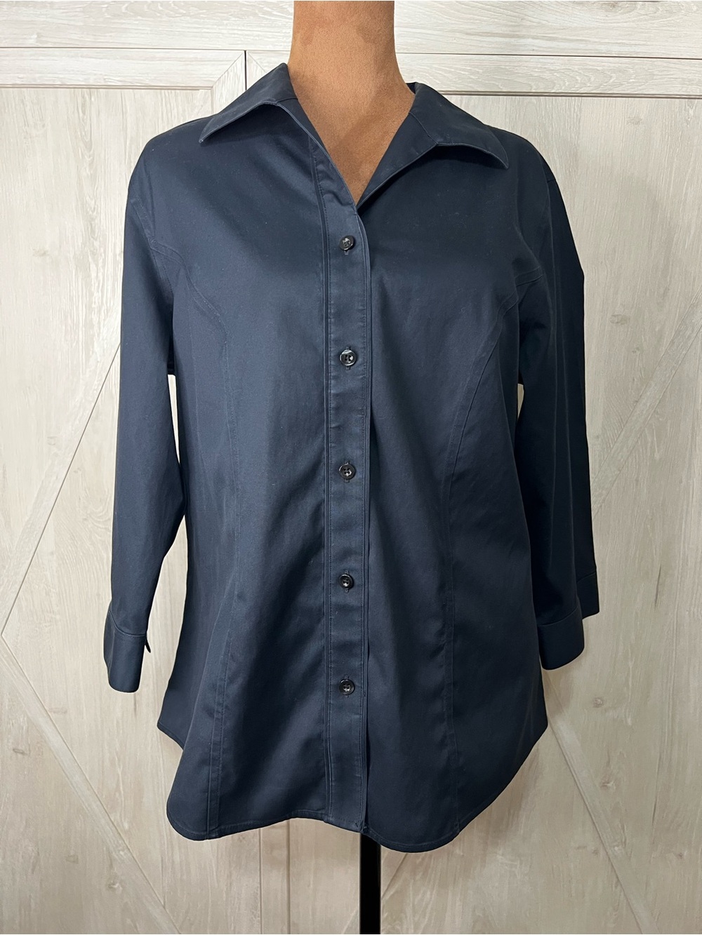 Chico’s No-Iron Navy Blue Button Down Shirt 100% Cotton Sz 1 (Medium 8/10)